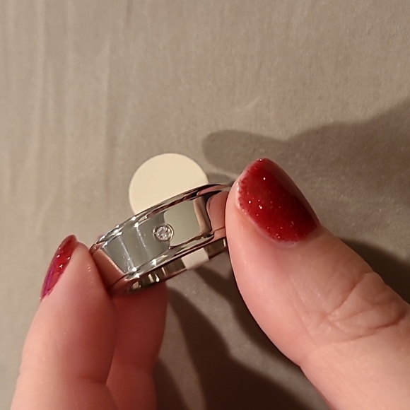 Simple stainless steel cubic zirconia inlay ring - Picture 4 of 5